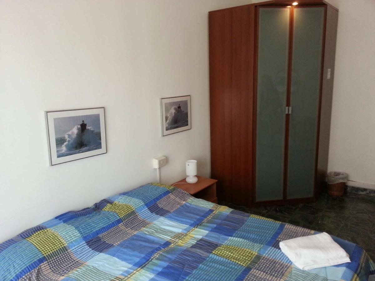 A Due Passi Dal Treno Appartement Pisa Kamer foto