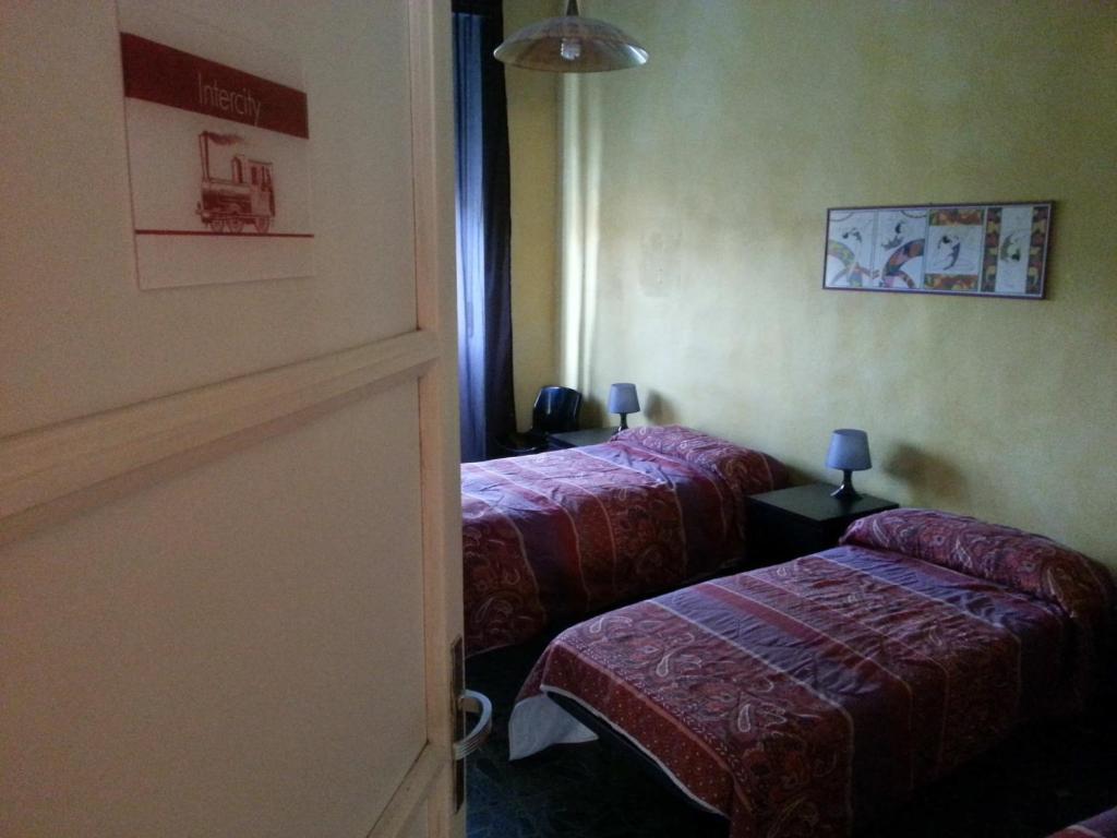 A Due Passi Dal Treno Appartement Pisa Kamer foto