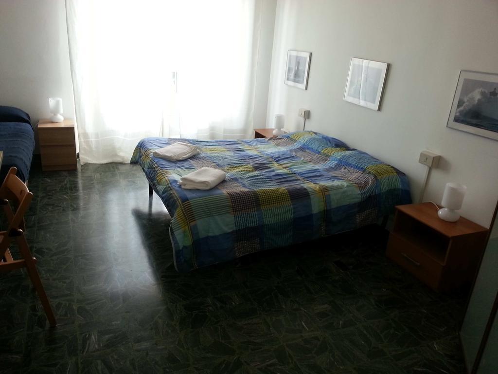 A Due Passi Dal Treno Appartement Pisa Kamer foto